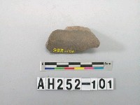 藏品(灰色泥質陶頸部殘件)的圖片